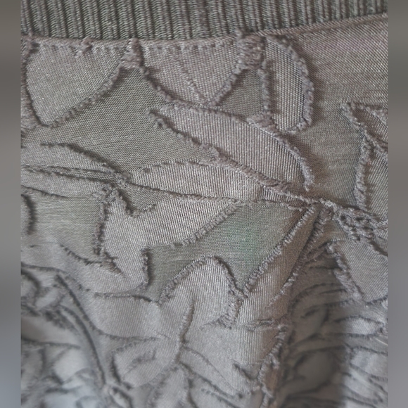 Black floral blouse size large RW&CO - Picture 3 of 3